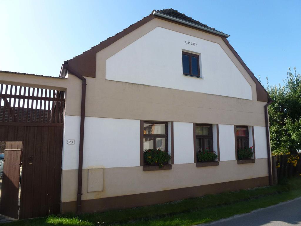 U Hovorku S Bazenem - U Piskoven Vlkov Landhaus